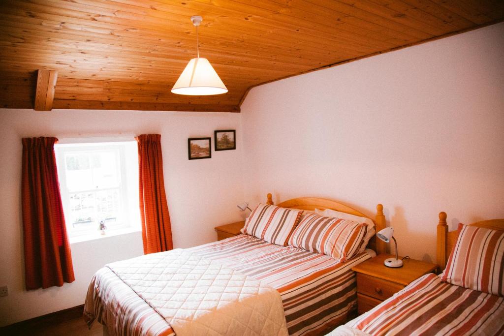 Voodi või voodid majutusasutuse Beagh Cottage toas