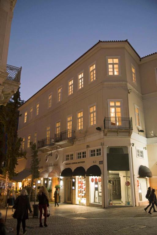 Hostia v ubytovaní Four Streets Athens - Luxury Suites Apartments in Athens