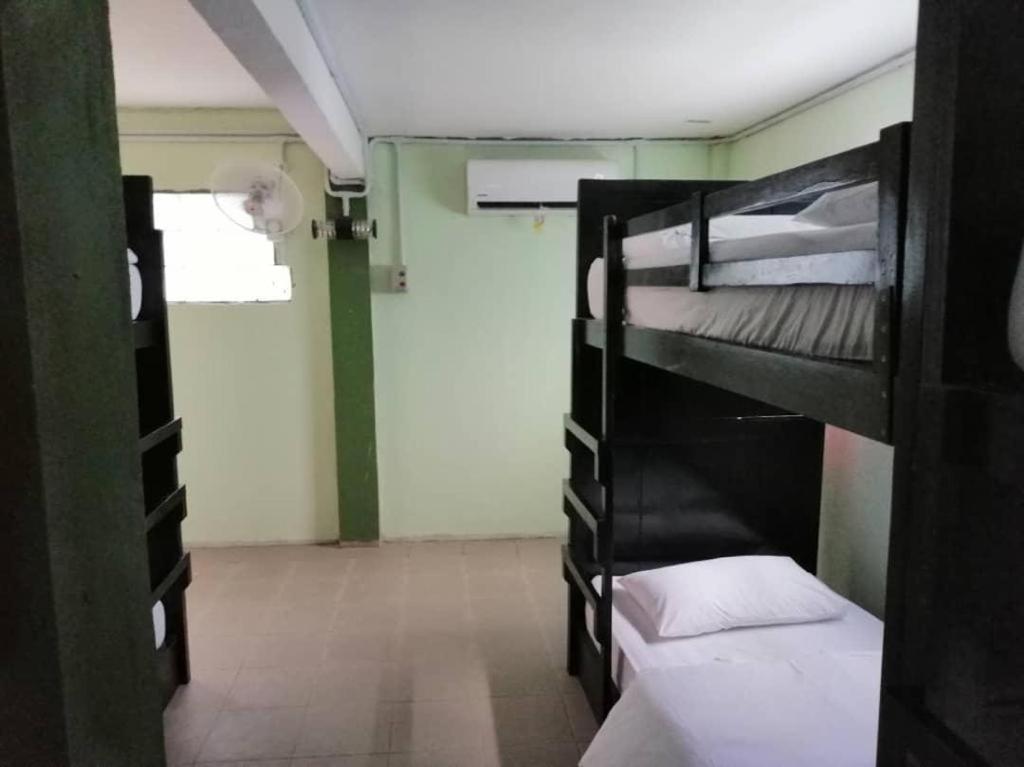 Postel nebo postele na pokoji v ubytování Perhentian Chomel Chalet