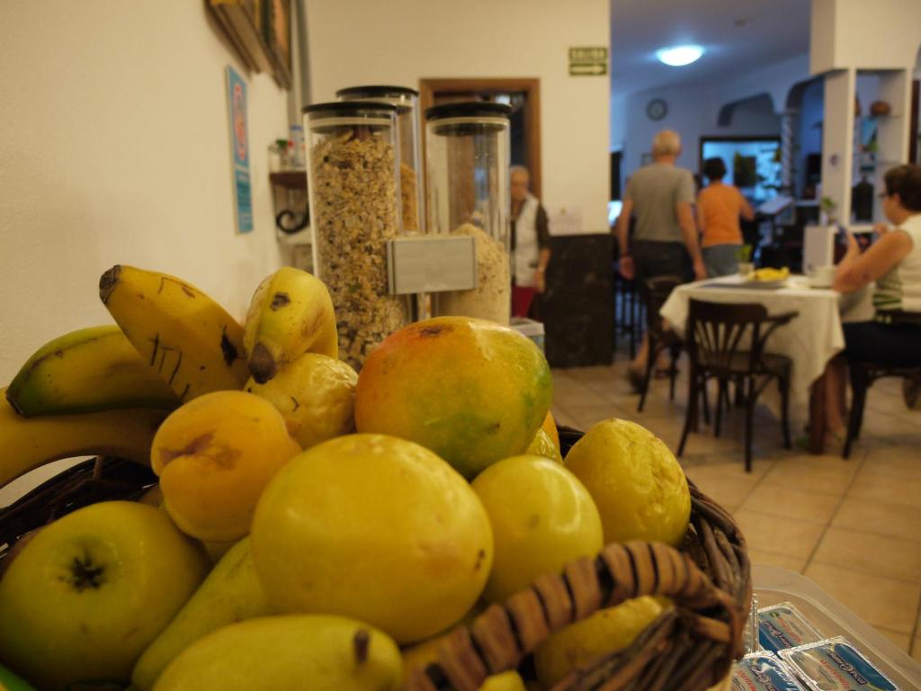 a basket of apples and bananas and other fruits at Hotel Ida Inés in Frontera