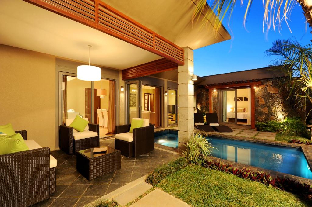 Bazén v ubytování Athena Villas by Fine & Country nebo v jeho okolí