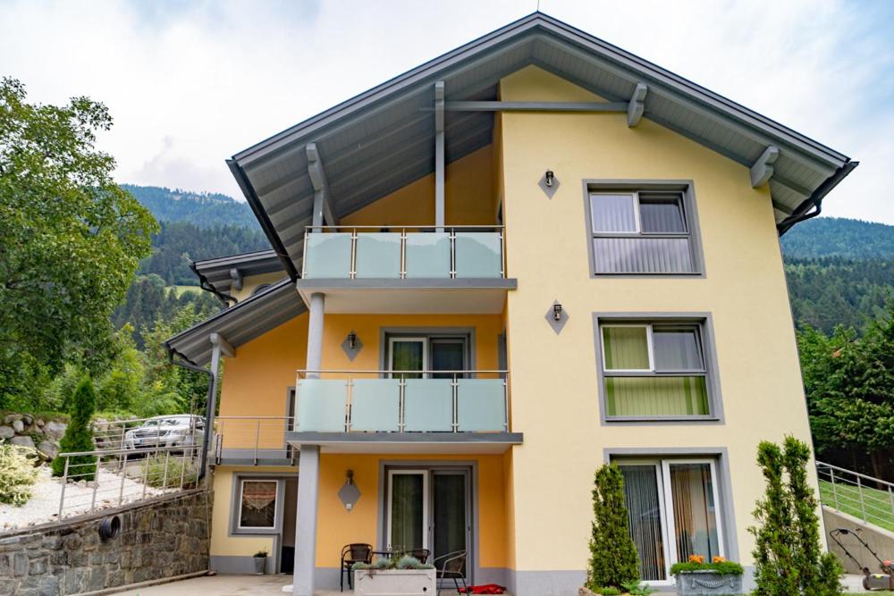 Nespecifikovaný výhled na hory nebo výhled na hory při pohledu z apartmánu