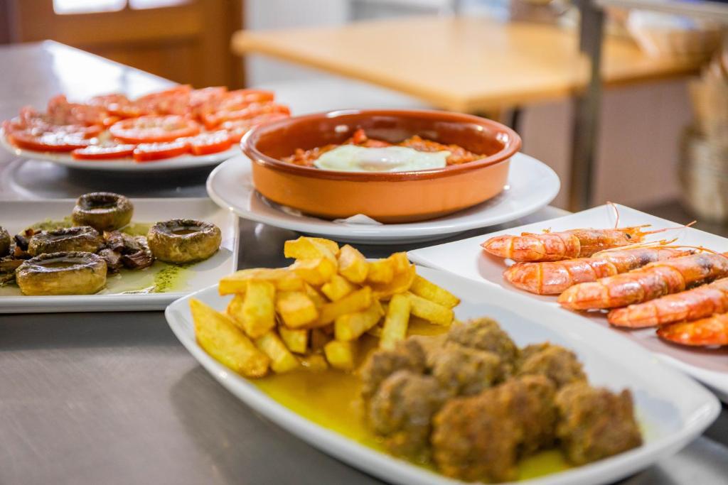 Comida en o cerca de este hotel