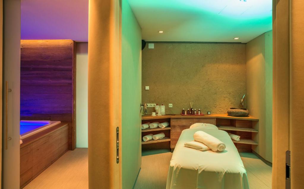 Postel nebo postele na pokoji v ubytování Lifestyle Hotel eder