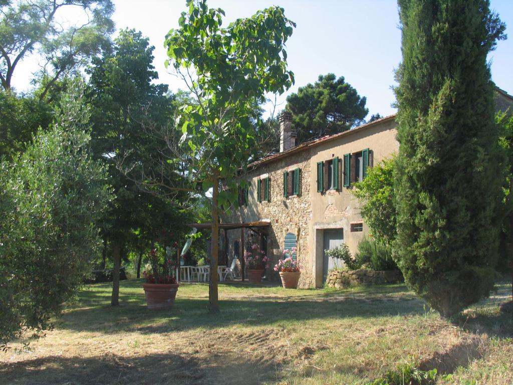 an old stone house with trees in front of it at GRANDE SOLE in Montescudaio