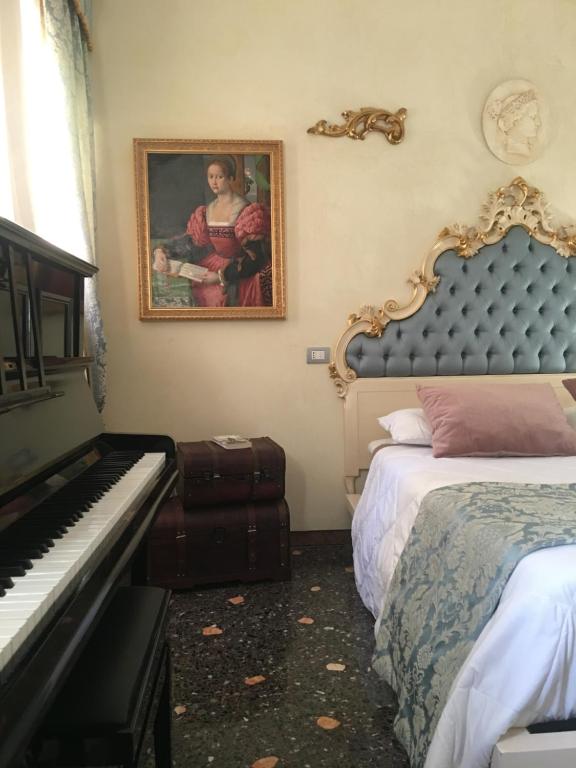 MICHELLE IN VENICE Charming Houses - Two-Bedroom Apartment