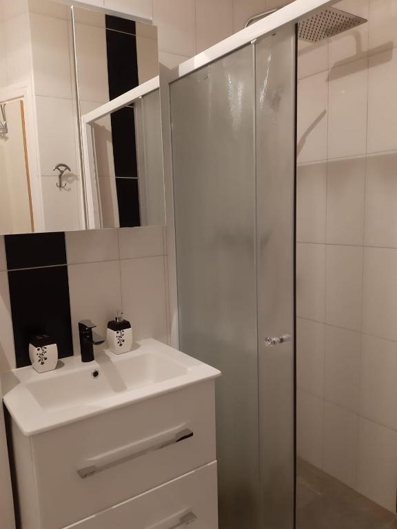 Kúpeľňa v ubytovaní Emerald Luxury Apartments