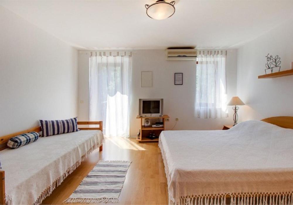Postel nebo postele na pokoji v ubytování Apartments Jelena