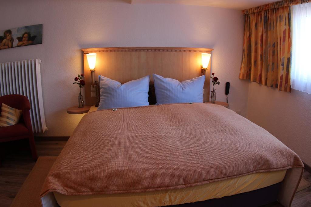 Postel nebo postele na pokoji v ubytování Hotel Stadt Munster