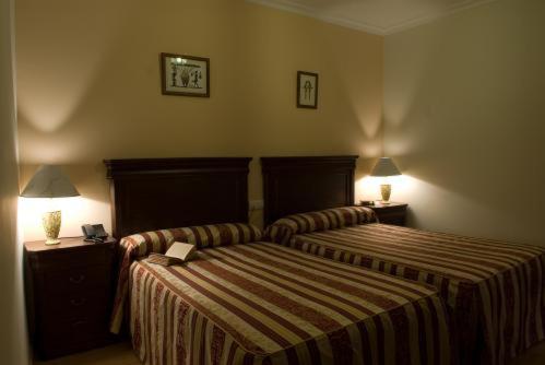 Posteľ alebo postele v izbe v ubytovaní Hotel Esmeralda