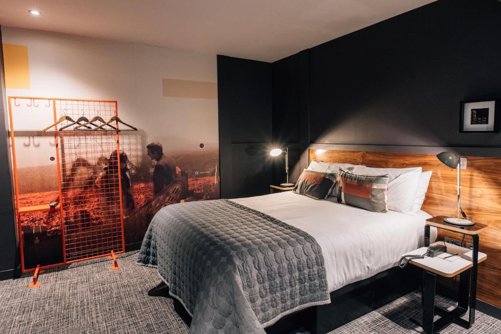 
Deluxe King Room (Comfy)
