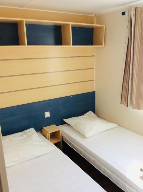 Postel nebo postele na pokoji v ubytování Camping de Contrexeville
