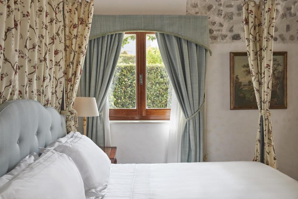 Postel nebo postele na pokoji v ubytování Caruso, A Belmond Hotel, Amalfi Coast