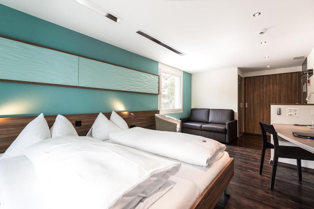 Postel nebo postele na pokoji v ubytování Superior Hotel Nidwaldnerhof