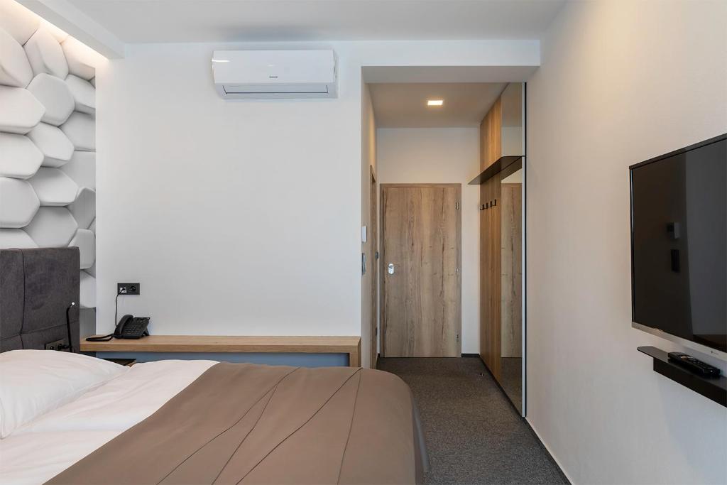 TV a/nebo společenská místnost v ubytování 4 SMART HOTEL