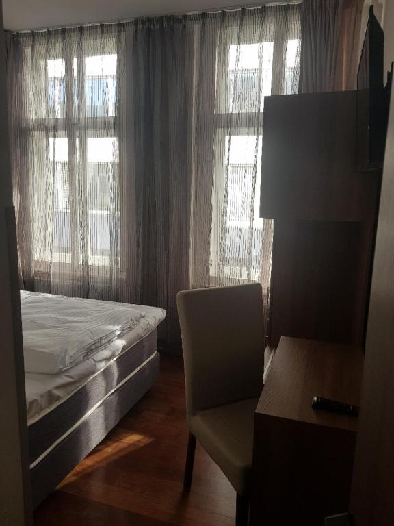 Postel nebo postele na pokoji v ubytování Hotel Prague Star