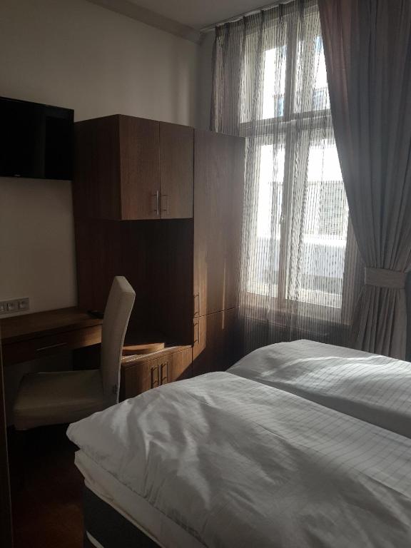 Postel nebo postele na pokoji v ubytování Hotel Prague Star