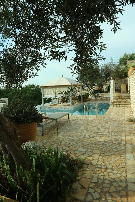 Bazén v ubytování Opera House Paxos nebo v jeho okolí
