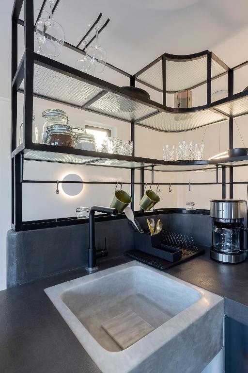 Kuchyňa alebo kuchynka v ubytovaní Athenian Lofts