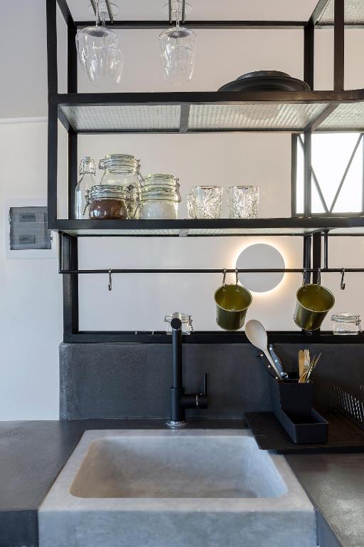 Kuchyňa alebo kuchynka v ubytovaní Athenian Lofts
