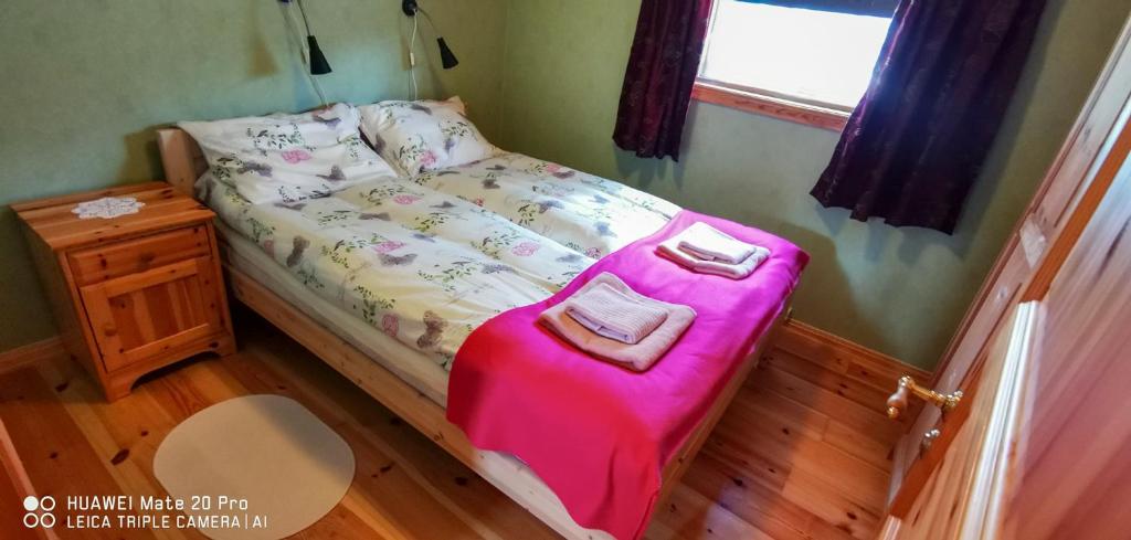 Postel nebo postele na pokoji v ubytování Iverhjelen Near Atlantic Road