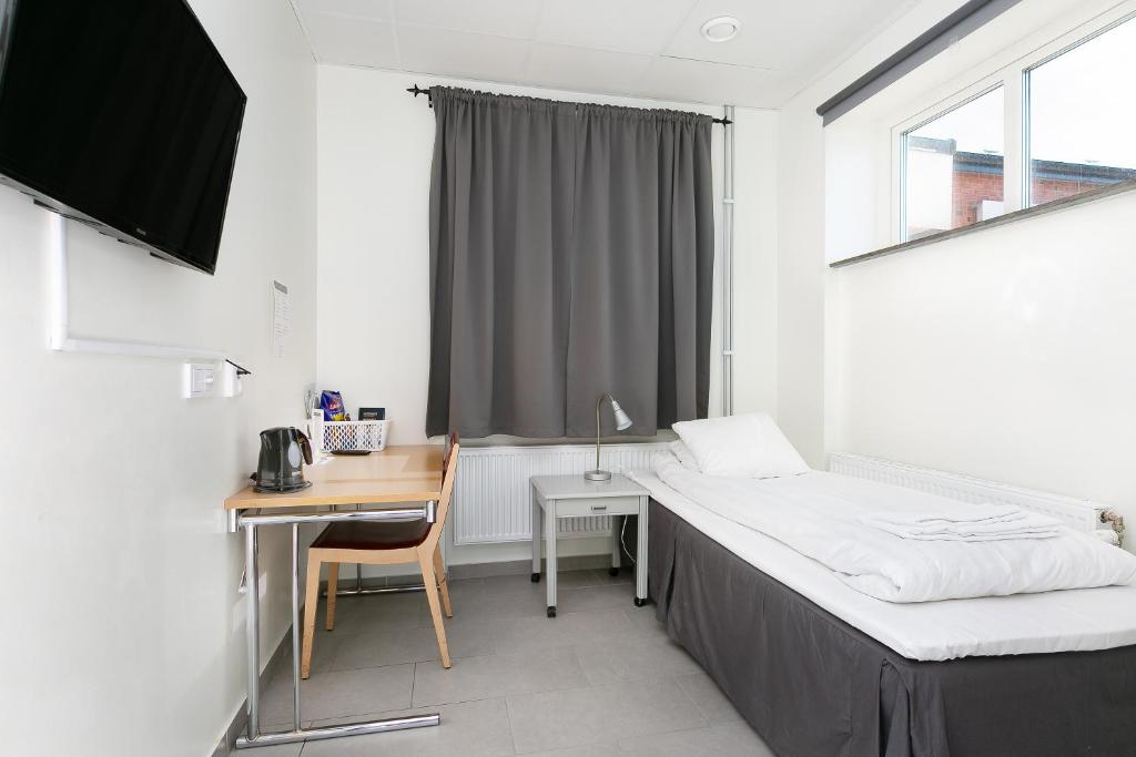 Postel nebo postele na pokoji v ubytování Kalmar Hotell