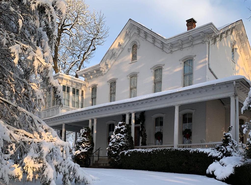 Susquehanna Manor Inn - 