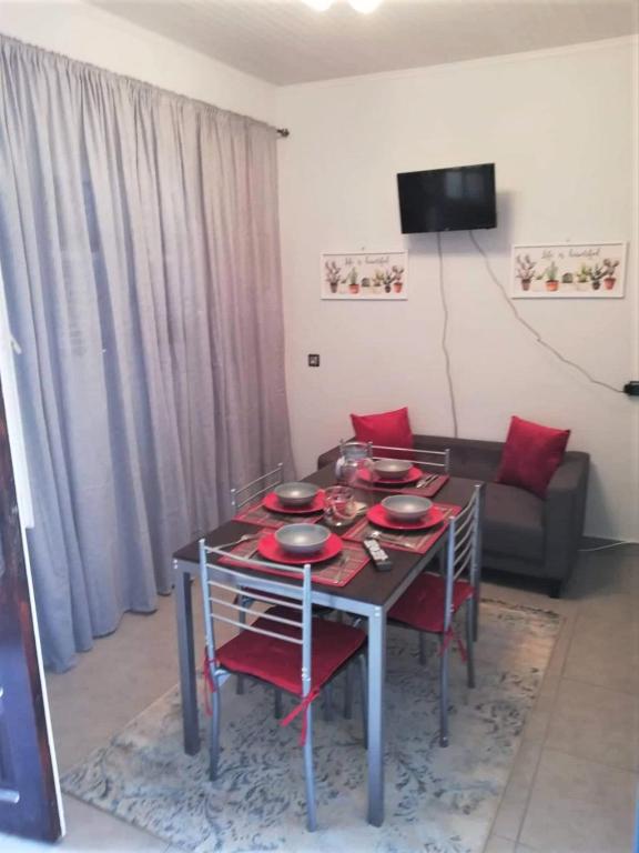 Telewizja i/lub zestaw kina domowego w obiekcie Issos Apartments