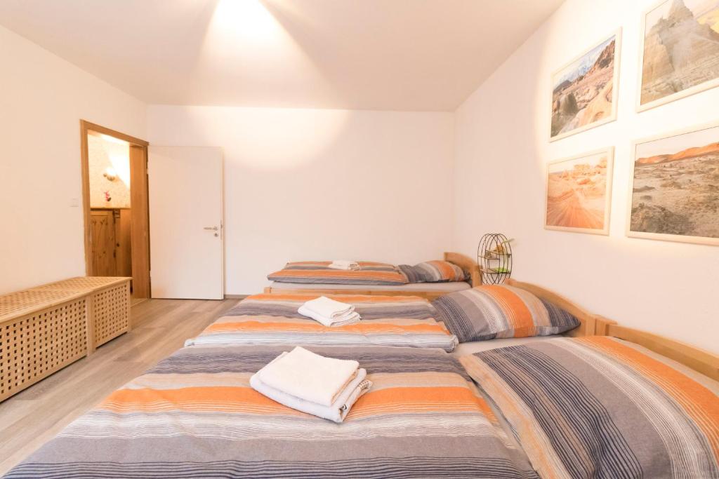 Postel nebo postele na pokoji v ubytování Apartments am Tor