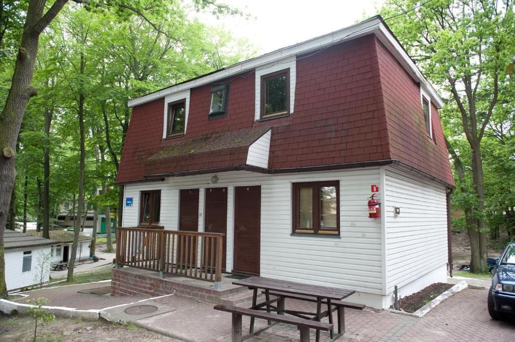 a small house with a picnic table in front of it at OW Gromada Pod Bukami in Międzyzdroje