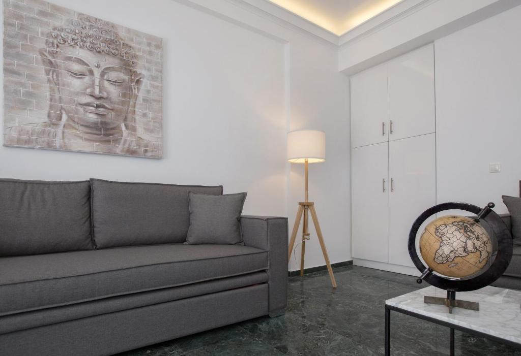 Posedenie v ubytovaní Roomy and comfortable apartment near Acropolis by GHH