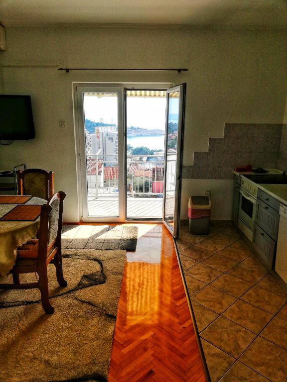 Kuchyň nebo kuchyňský kout v ubytování Apartments Villa Ravlić