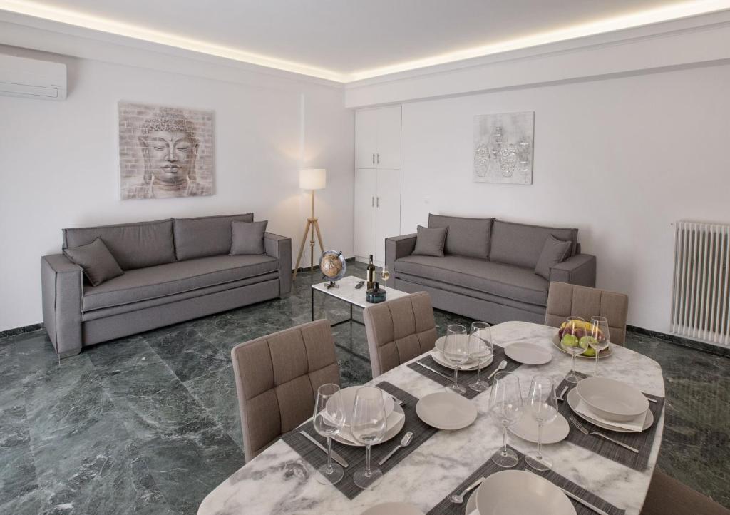 Posedenie v ubytovaní Roomy and comfortable apartment near Acropolis by GHH
