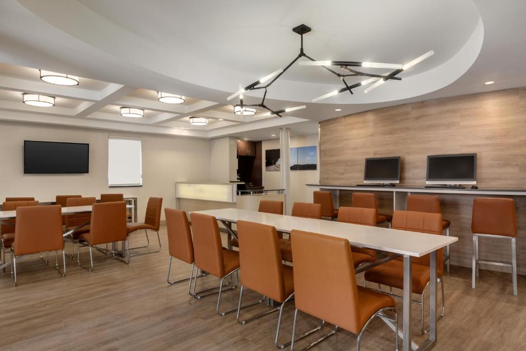 Days Inn by Wyndham Toronto West Mississauga