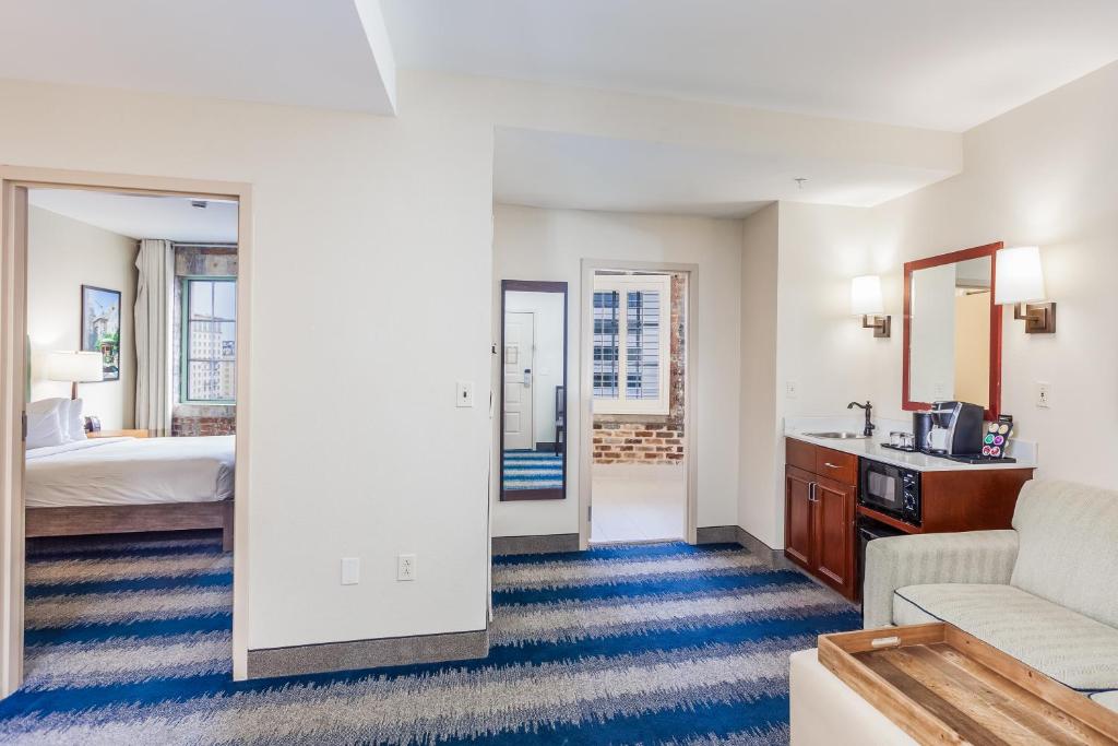 The Mercantile Hotel - Queen Suite
