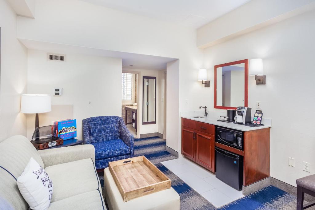 The Mercantile Hotel - King Suite