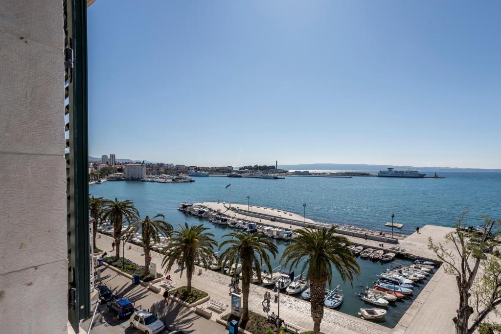 Seaview Luxury Retreat - 12