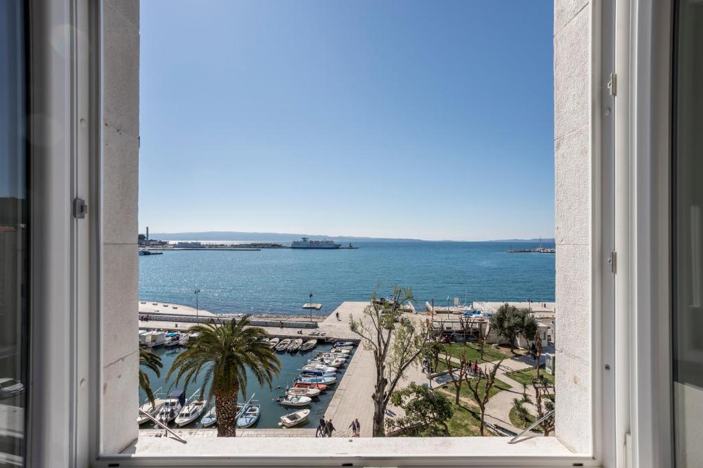 Seaview Luxury Retreat - 13