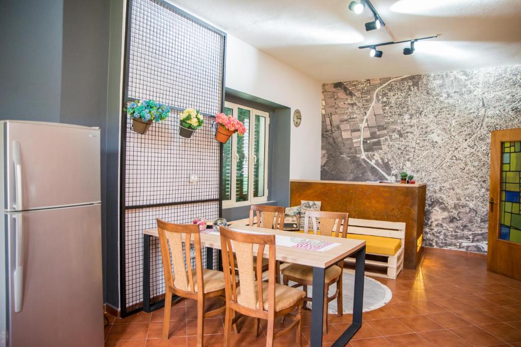Our Way Guest House & Hostel - Imazhi 4