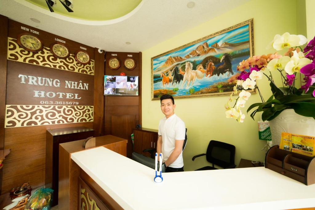 Khách sạn Trung Nhân