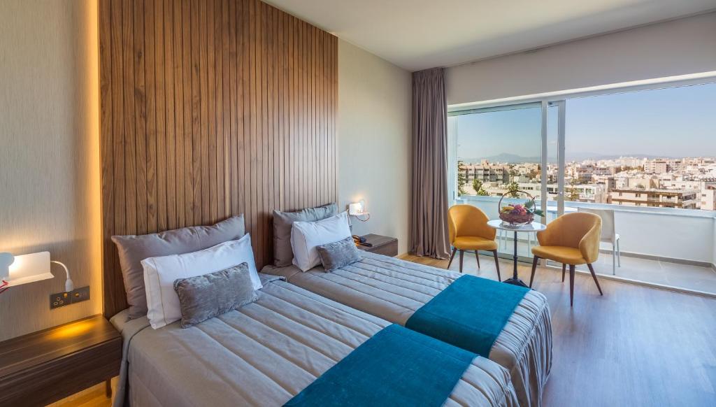 Кровать или кровати в номере Sun Hall Hotel