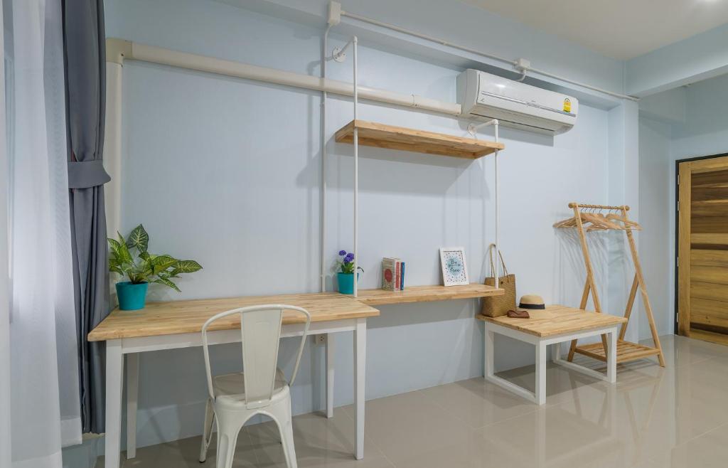 Otter House photo