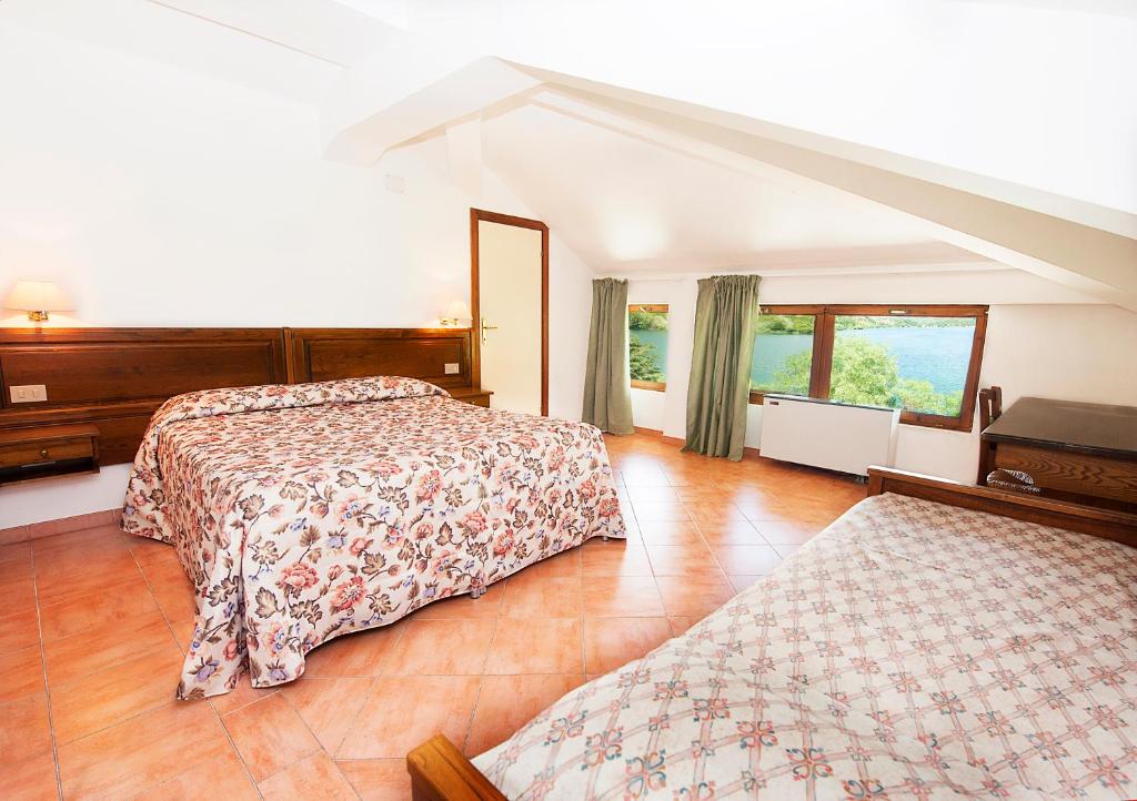 Postel nebo postele na pokoji v ubytování Hotel Acquevive