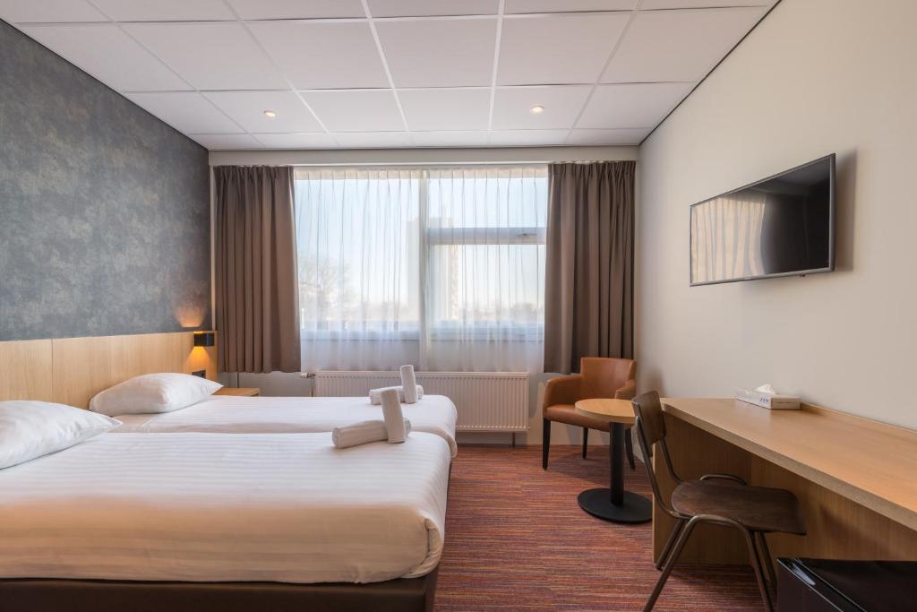 Een bed of bedden in een kamer bij Best Western Amsterdam