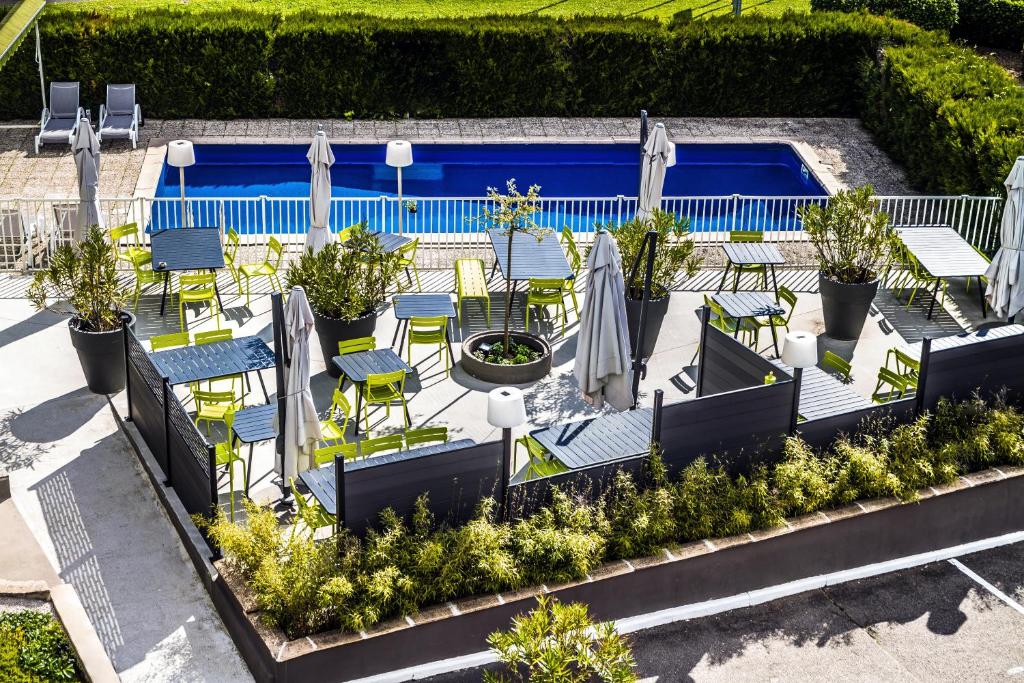 Bazén v ubytování ibis Styles Chalon sur Saône nebo v jeho okolí