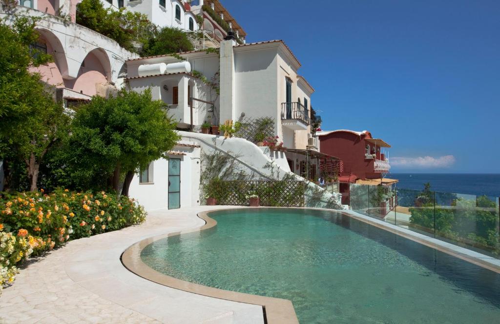 The swimming pool at or close to Hotel Palazzo Murat