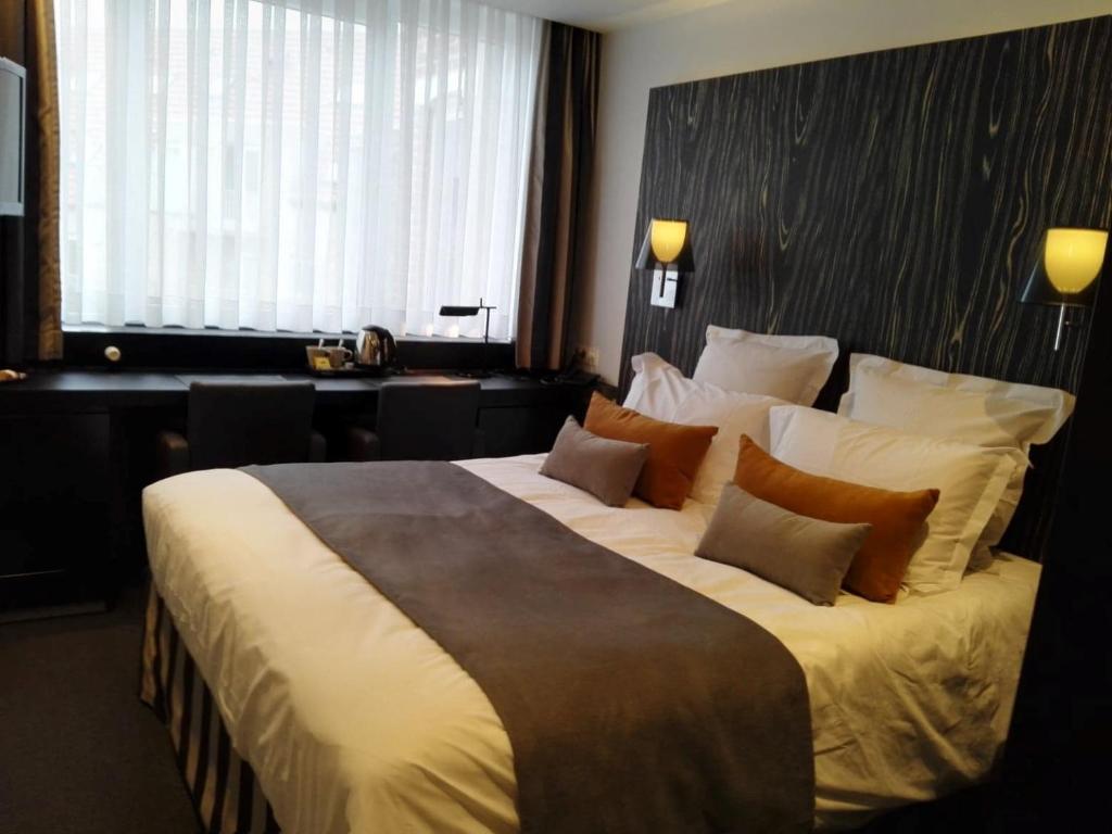 Postel nebo postele na pokoji v ubytování Hotel Royal