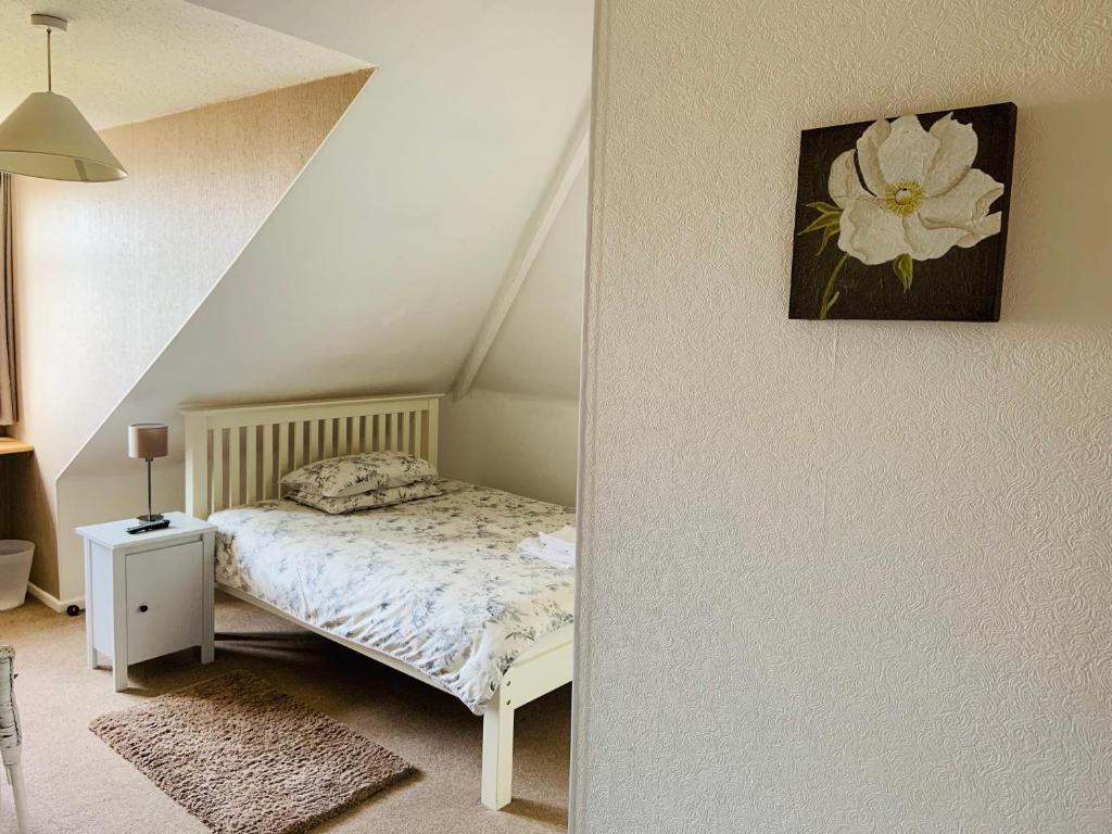 Postel nebo postele na pokoji v ubytování Rockleaze Guesthouse