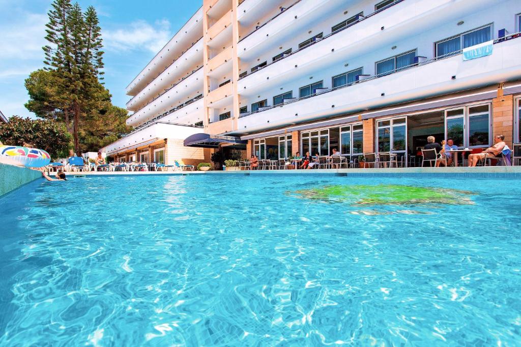 Bazén v ubytovaní Hotel Mariant alebo v jeho blízkosti