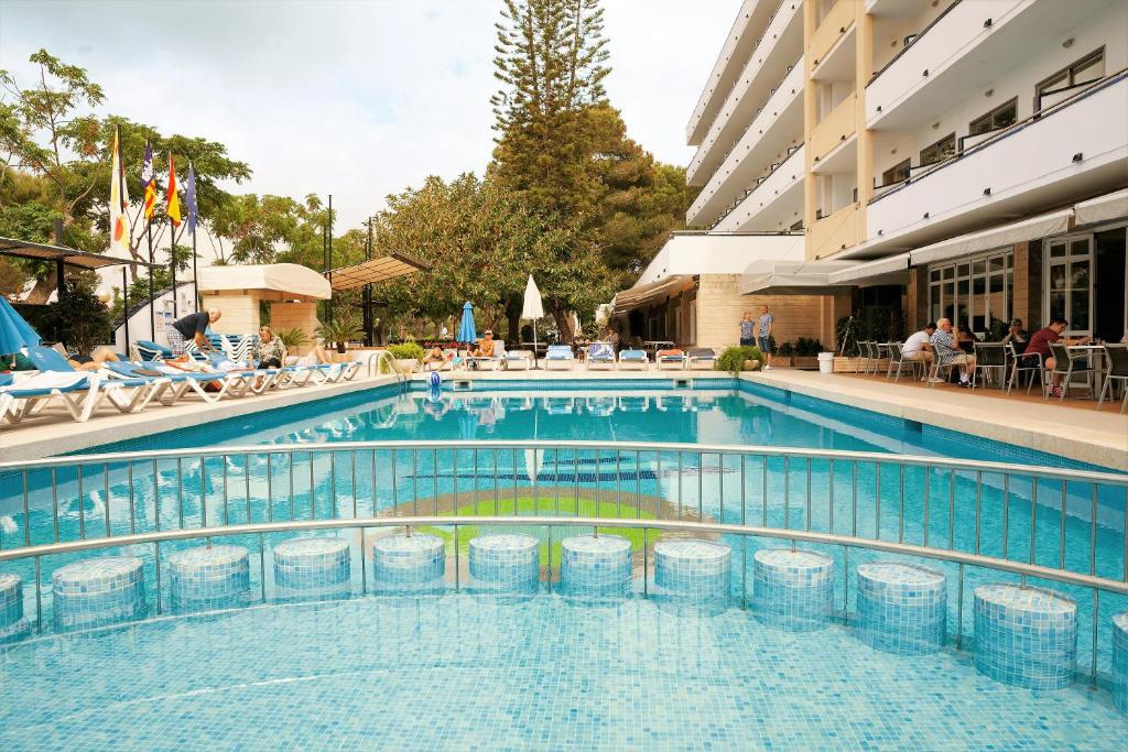 Bazén v ubytovaní Hotel Mariant alebo v jeho blízkosti